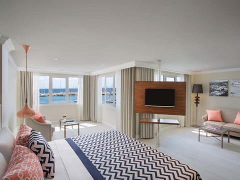 Executive Suite, Terrace, Sea View | Minibar, in-room safe, free WiFi, bed sheets