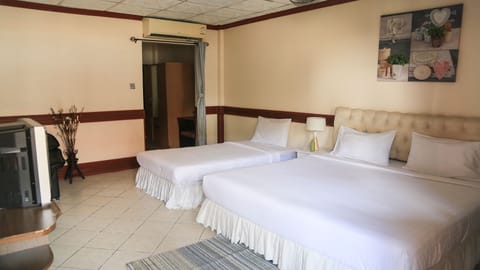 Superior Triple Room | Minibar, in-room safe, free WiFi, bed sheets