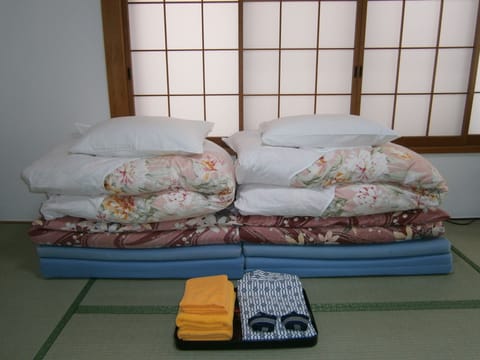 Japanese-style Twin Room, Shared Bathroom | Desk, free WiFi