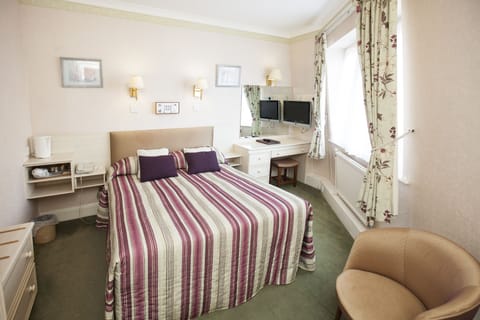 Club Double Room Single Use, 1 Large Twin Bed | Individually decorated, desk, iron/ironing board, free cribs/infant beds