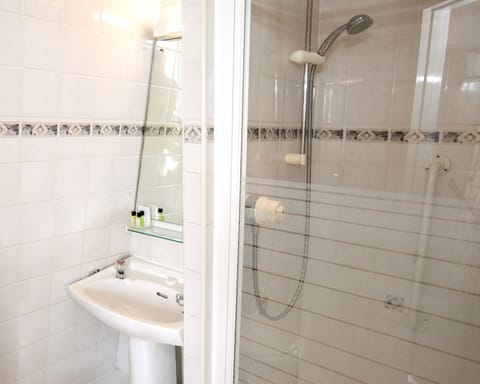 Classic Double Room, 1 Double Bed, Sea View | Bathroom | Combined shower/tub, free toiletries, hair dryer, towels