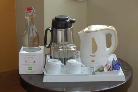 Coffee/tea maker, electric kettle