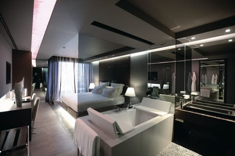 Deluxe Double Room (Prestige) | Premium bedding, minibar, in-room safe, desk