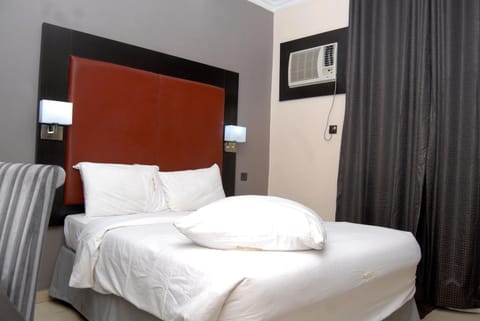 Executive Room | In-room safe, blackout drapes, bed sheets