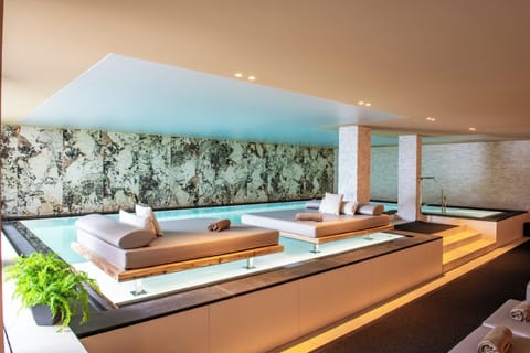 Indoor pool, sun loungers