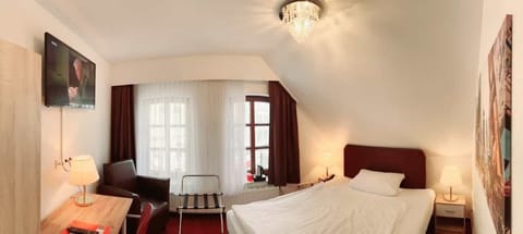 Single Room | Premium bedding, in-room safe, desk, free WiFi