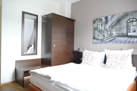 Double Room | In-room safe, desk, free WiFi, bed sheets