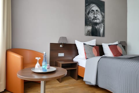 Comfort Double Room | In-room safe, desk, free WiFi, bed sheets