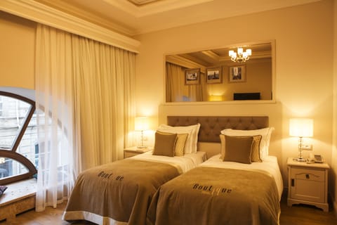 Premier Room, City View | Premium bedding, pillowtop beds, minibar, in-room safe