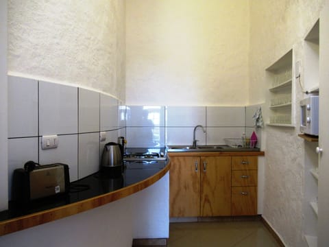 Standard Apartment | Private kitchenette | Fridge, microwave, stovetop, electric kettle