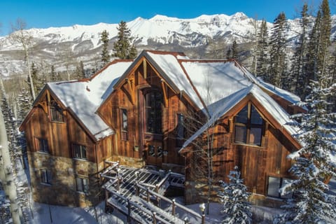 1.0-alpenglow-mountain-village-vacation-rental-winter-drone-exterior-resized