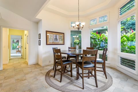 Eat-In Kitchen Table and Chairs