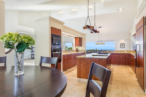 Table, Chairs, Kitchen Island, Oven, and Refrigerator