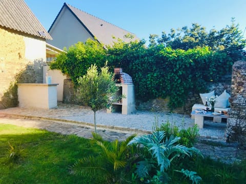 Relax in large front garden with pizza oven outdoor bar and seating area