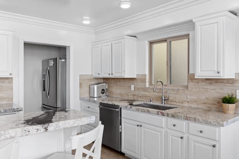 821-Unit4-BFO-Pixer-Pros-San-Diego-Real-Estate-Photography-11