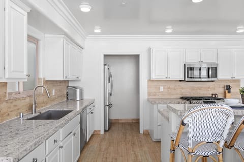 821-Unit1-BFO-Pixer-Pros-San-Diego-Real-Estate-Photography-4