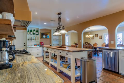 Fully Equipped Kitchen - Open Fully Stocked Kitchen with granite countertops and Island