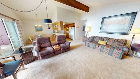 Spacious Living Area - Spacious Living Area
