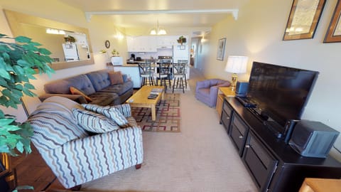 Living Area with Flatscreen - Living Area with Flatscreen