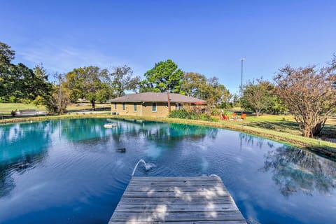 Pottsboro Vacation Rental | 4BR | 4BA | 2,000 Sq Ft | Step-Free Access