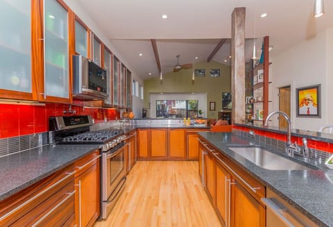 Kitchen - Walker Luxury Vacation Rentals