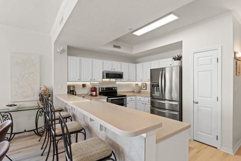 Kitchen - There is comfortable seating at the breakfast bar for that quick snack or beverage.