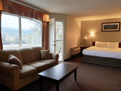 Suite, 1 King Bed, Jetted Tub, River View | Iron/ironing board, free WiFi, bed sheets
