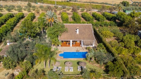 Family villa with private pool. intimate