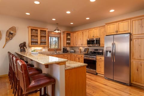 Room for four at the breakfast bar