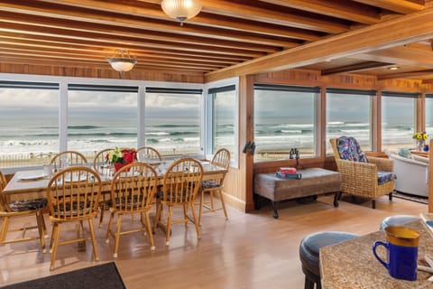Dining area - Fantastic ocean views. Open floor plan with views from every area.