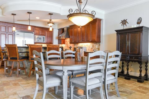 Bella Riva 207- Dining Area