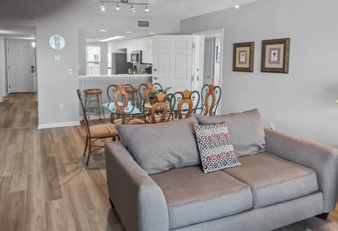 Seacrest 601 Living / Dining Area