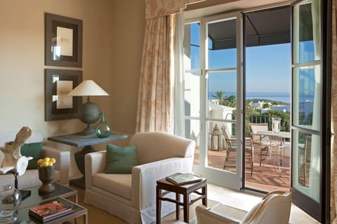 Executive Suite with Sea View and Spa Access | Premium bedding, down comforters, minibar, in-room safe