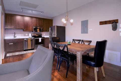 Dining area, seating for 6