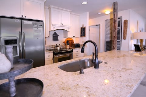 Expansive counter space