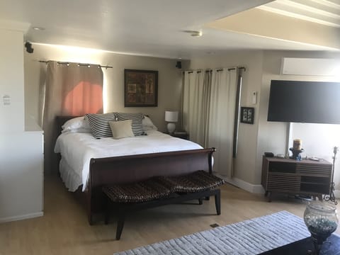 Bench at foot of bed.