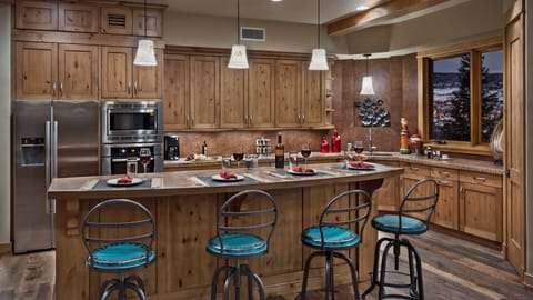 Middle Level Gourmet Kitchen