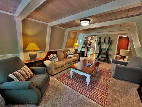 Living Room w/Sofa Sleeper