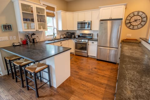 Main Level | Kitchen