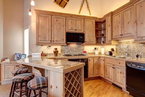 Tyra Summit Kitchen Breckenridge Lodging Vacation Rentals