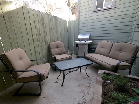 Outdoor space with BBQ just for you! - Outdoor space with BBQ just for you!