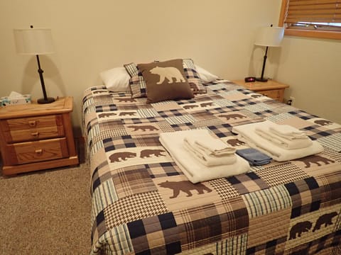 Queen bed in both bedrooms