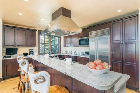 4.0-le-praz-courcheval-mountain-village-kitchen1