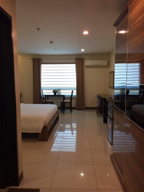 Executive Room | Desk, free WiFi, bed sheets