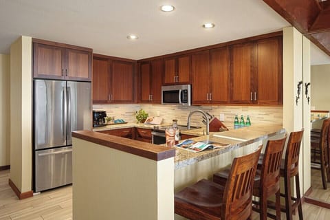 Poipu Kapili 10 Barstool Seating