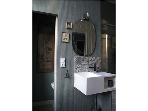 Double Room, Private Bathroom, Garden View ( La chambre Rousseau) | Bathroom | Free toiletries