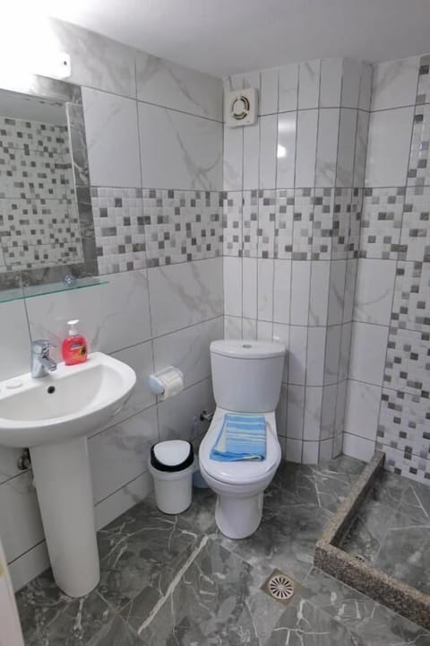 Duplex | Bathroom | Shower, free toiletries, bathrobes, slippers