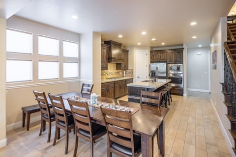 Dining room - The dining table easily seats 10 as set up, add the leaf under the table and easily seat 12.