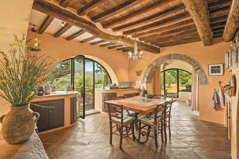 Furniture, Wall, Interior Design, Chair, Kitchen & Dining Room Table, Flooring, Table, Ceiling, Architecture, Home