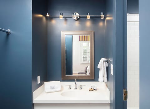 Suite, 2 Bedrooms | Bathroom | Combined shower/tub, free toiletries, hair dryer, towels